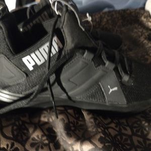 Women's Black Puma's size 7